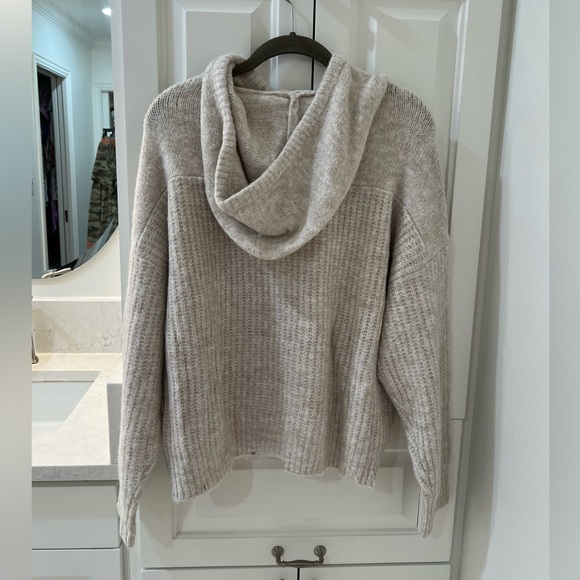 Brand New Olivaceous Distressed Light Tan/Grey Cropped Sweater Hoodie, Size L - Picture 7 of 8